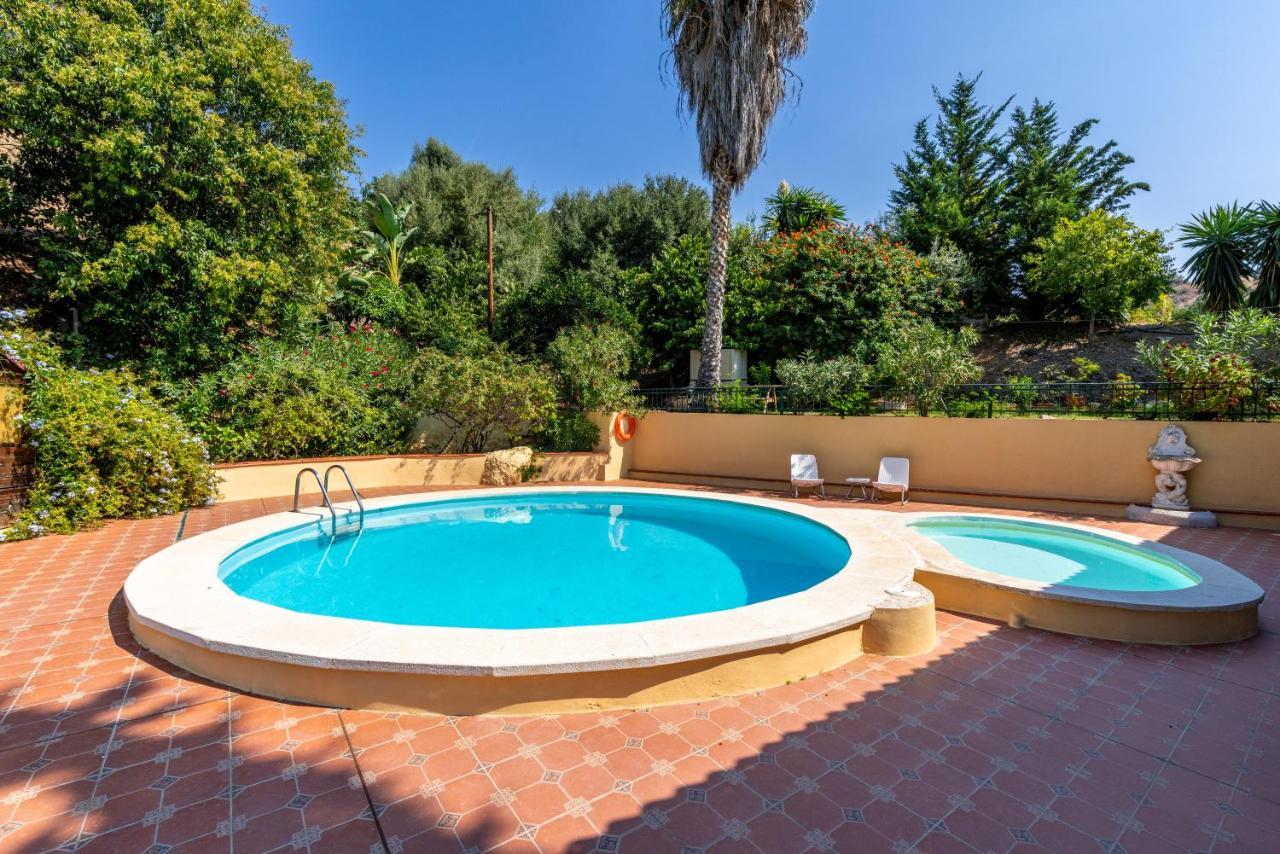 New House In Malaga Nature Luaran gambar