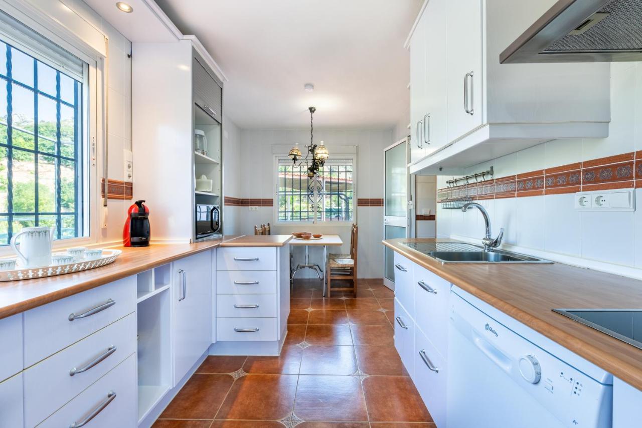 New House In Malaga Nature Luaran gambar