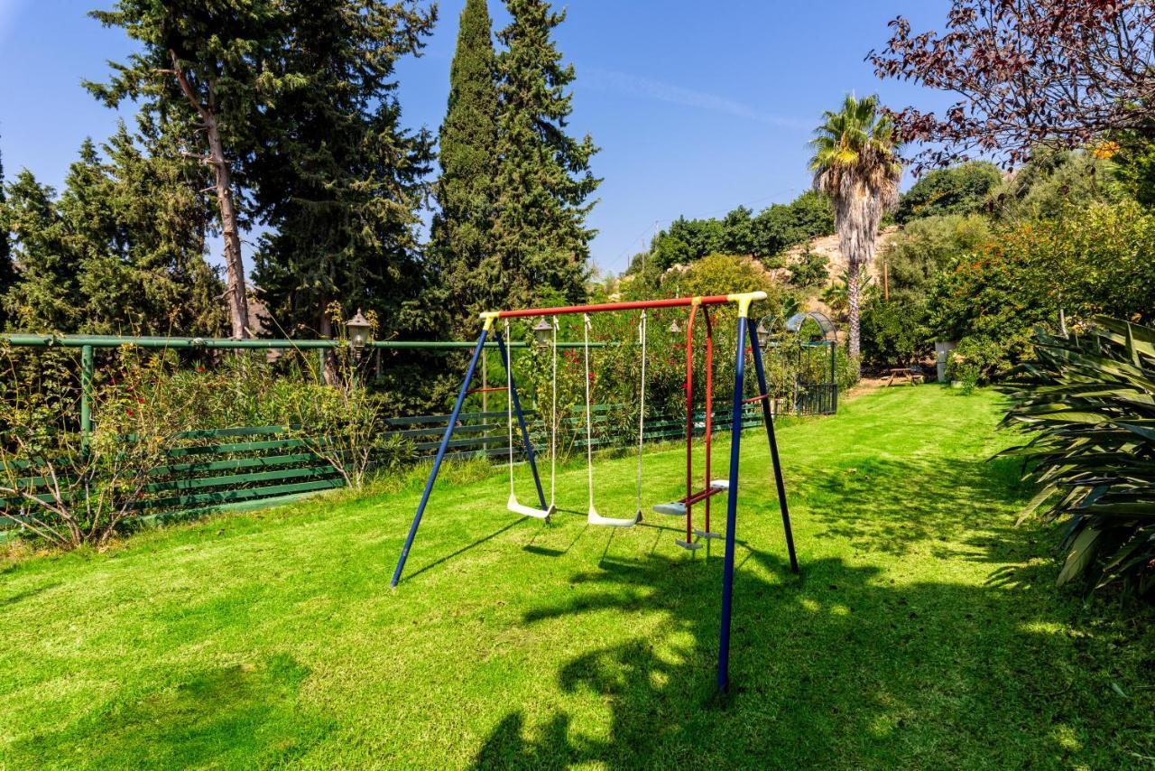 New House In Malaga Nature Luaran gambar